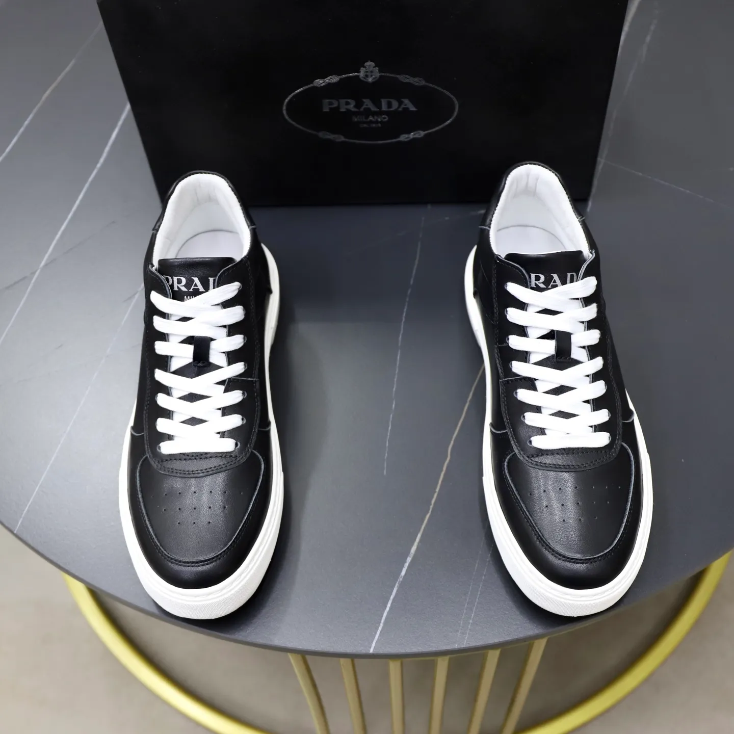 Ex-factory price: 460💰🙅‍♂️🙅‍♂️🙅‍♂️ Brand: PRADA Standard code: 38–44 (45 can be customized) Grade: Same as the official website Material: Original cowhide fabric Comfortable pigskin lining Lightweight wear-resistant outsole Style category: Men's fashionable casual shoes and boots Running sneakers Distinguished luxury brand elements Top luxury Color: actual picture color